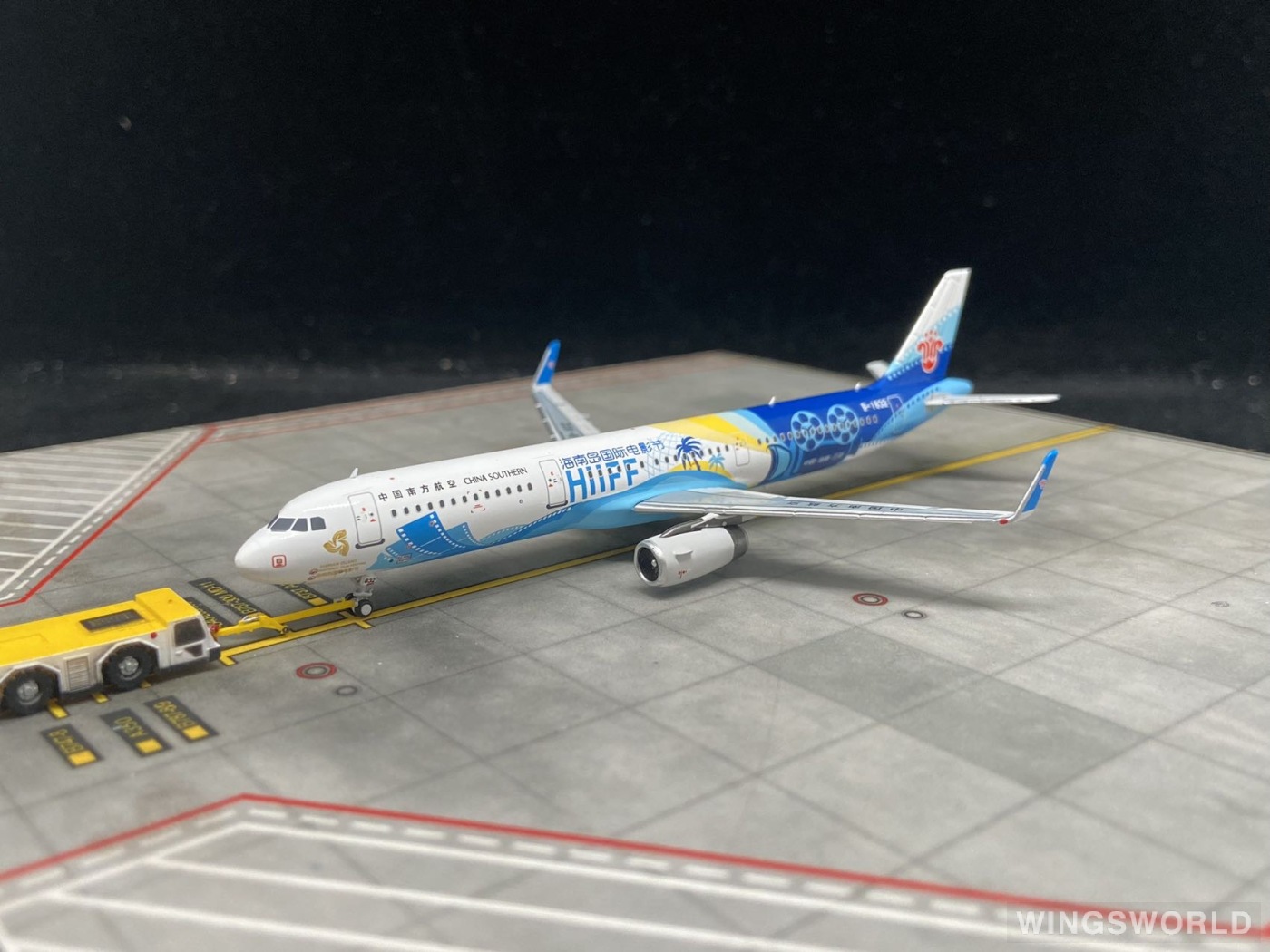 南航文创 1:400 24011 China Southern 中国南方航空 Airbus A321 B-1832