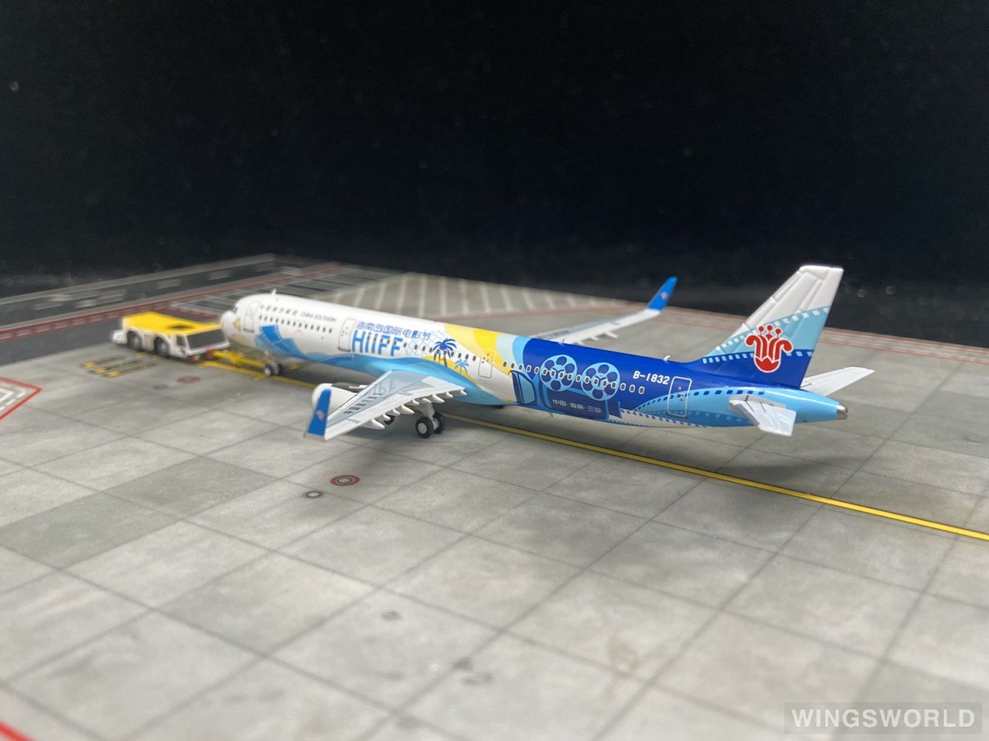 南航文创 1:400 24011 China Southern 中国南方航空 Airbus A321 B-1832