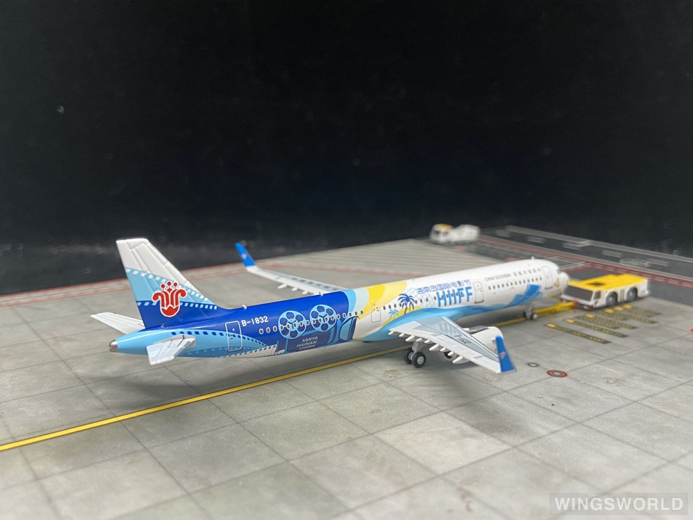 南航文创 1:400 24011 China Southern 中国南方航空 Airbus A321 B-1832