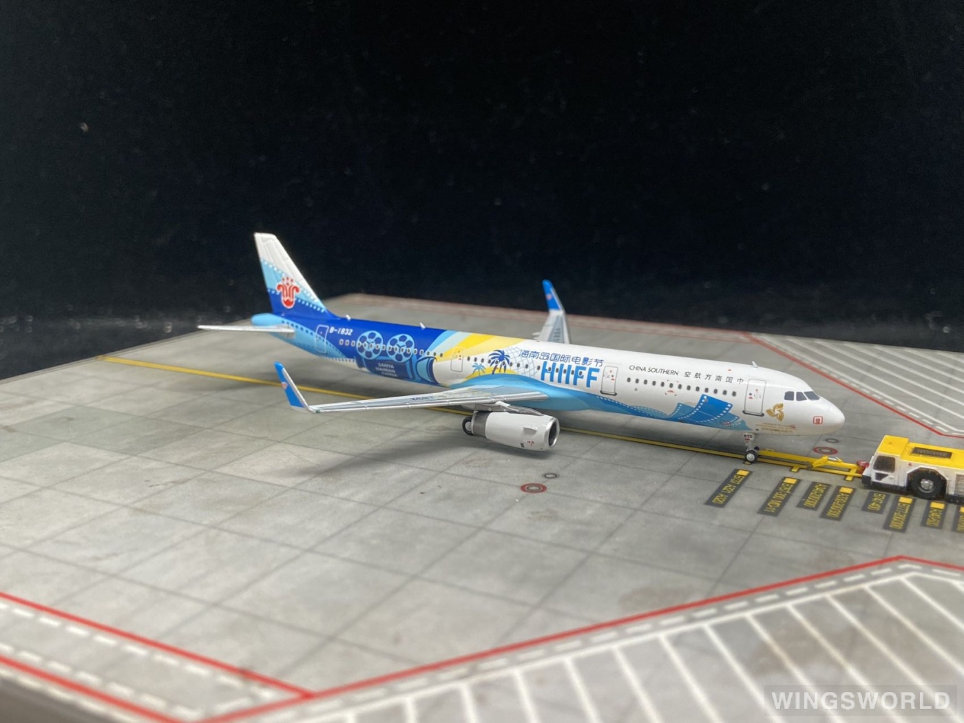 南航文创 1:400 24011 China Southern 中国南方航空 Airbus A321 B-1832