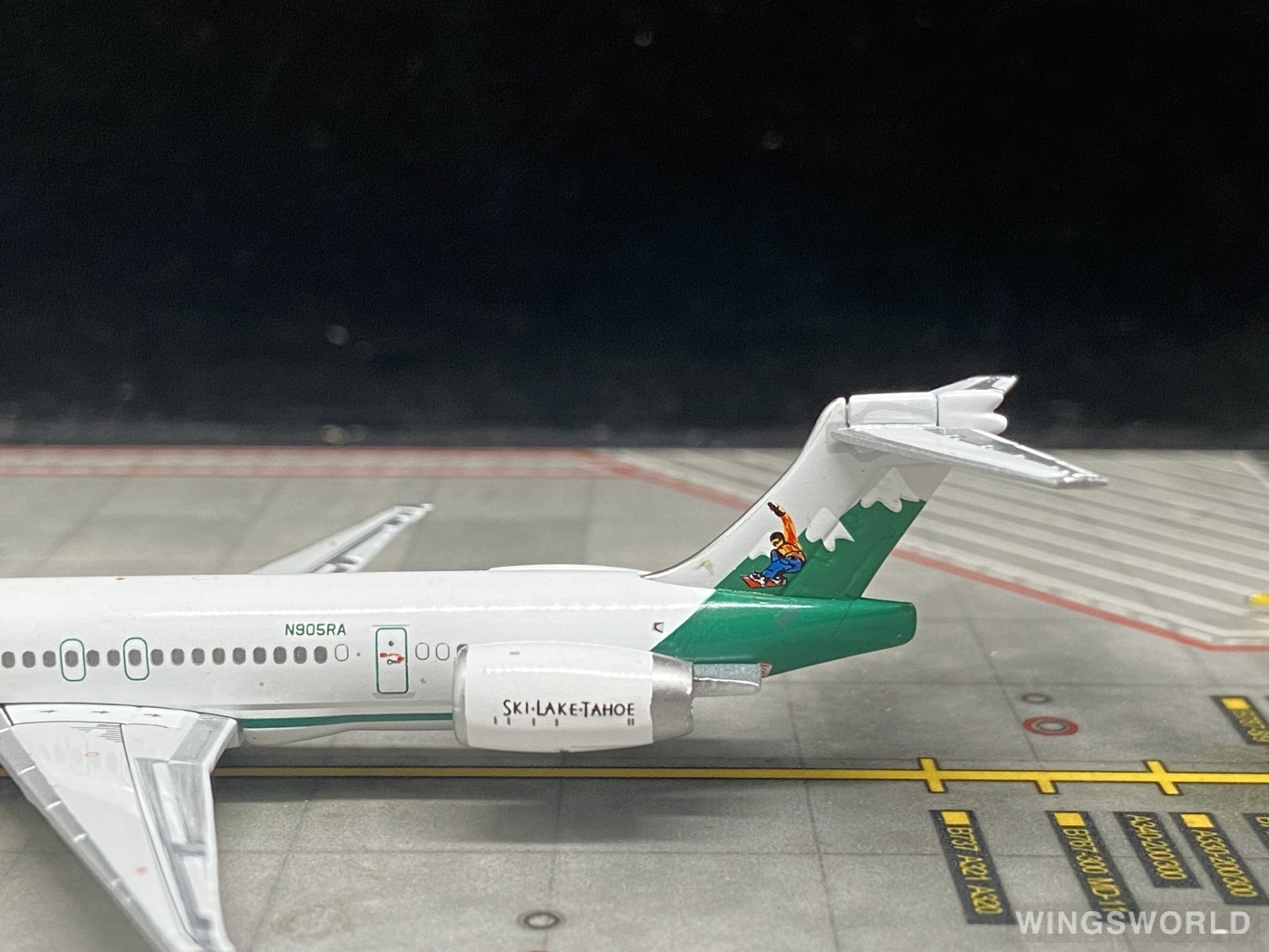 Geminijets 1:400 GJROA551 Reno Air McDonnell Douglas MD-90 N905RA