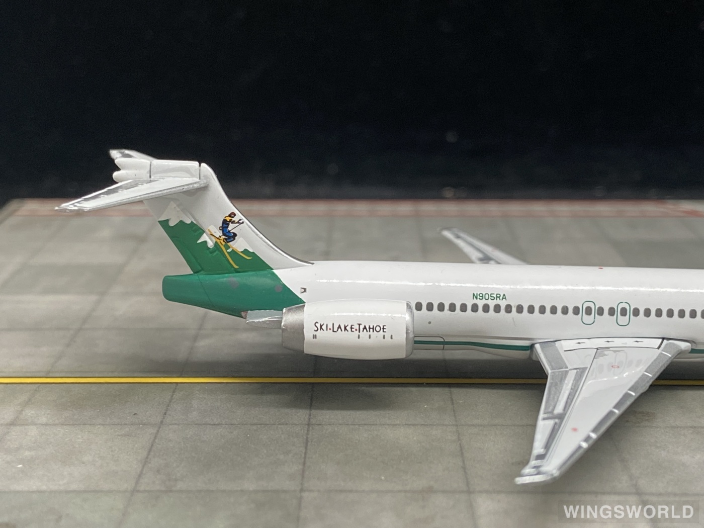 Geminijets 1:400 GJROA551 Reno Air McDonnell Douglas MD-90 N905RA