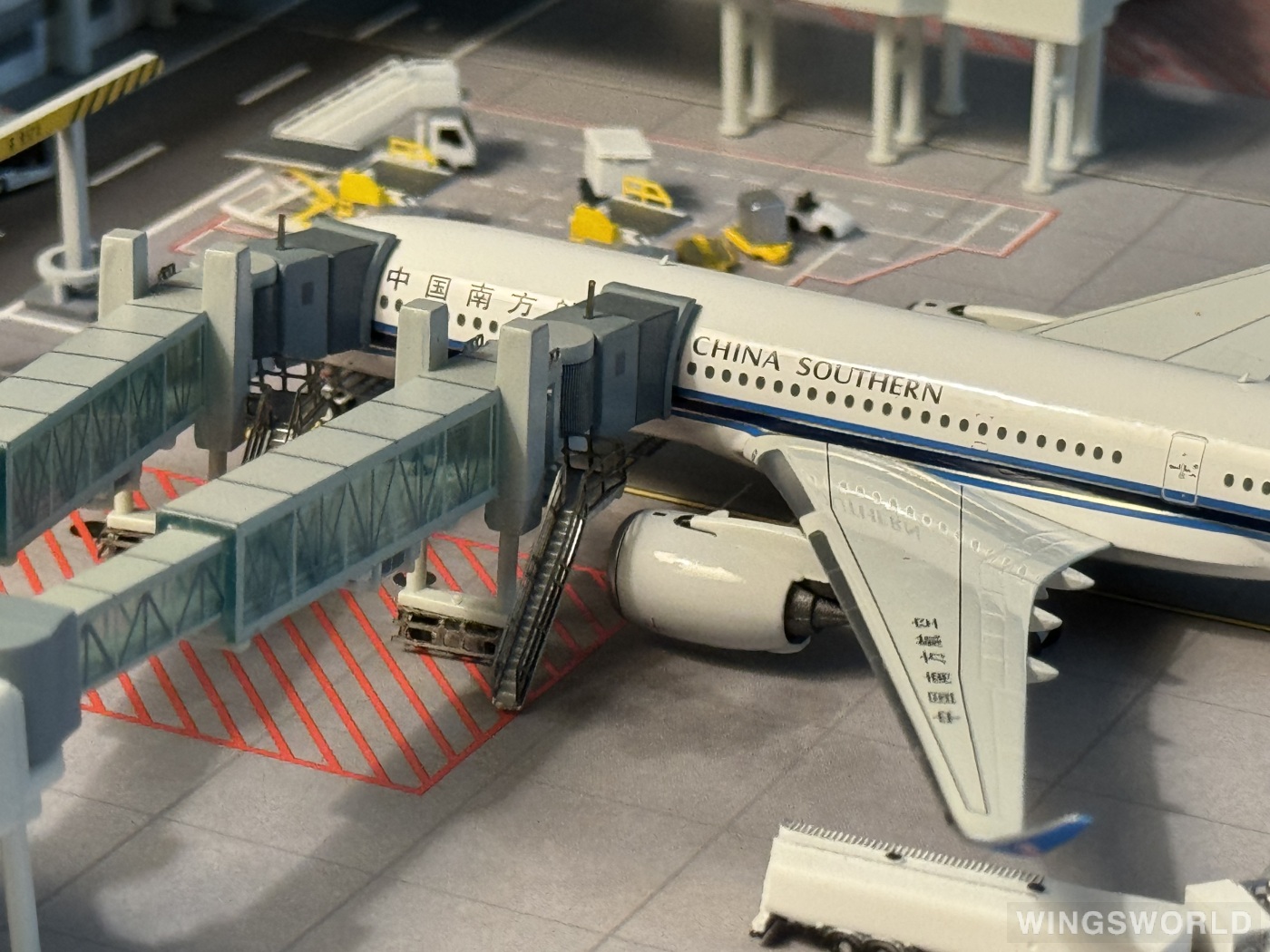 南航文创 1:400 24013 China Southern 中国南方航空 Airbus A350-900 B-30EA