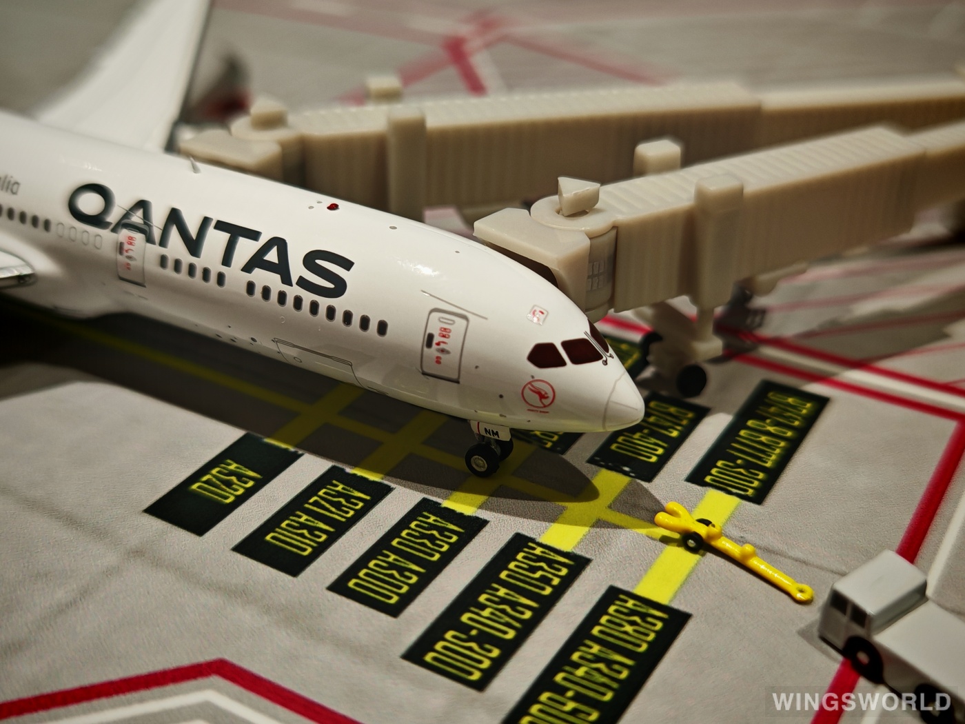 Aviation400 1:400 AV4197 Qantas 澳洲航空 Boeing 787-9 VH-ZNM
