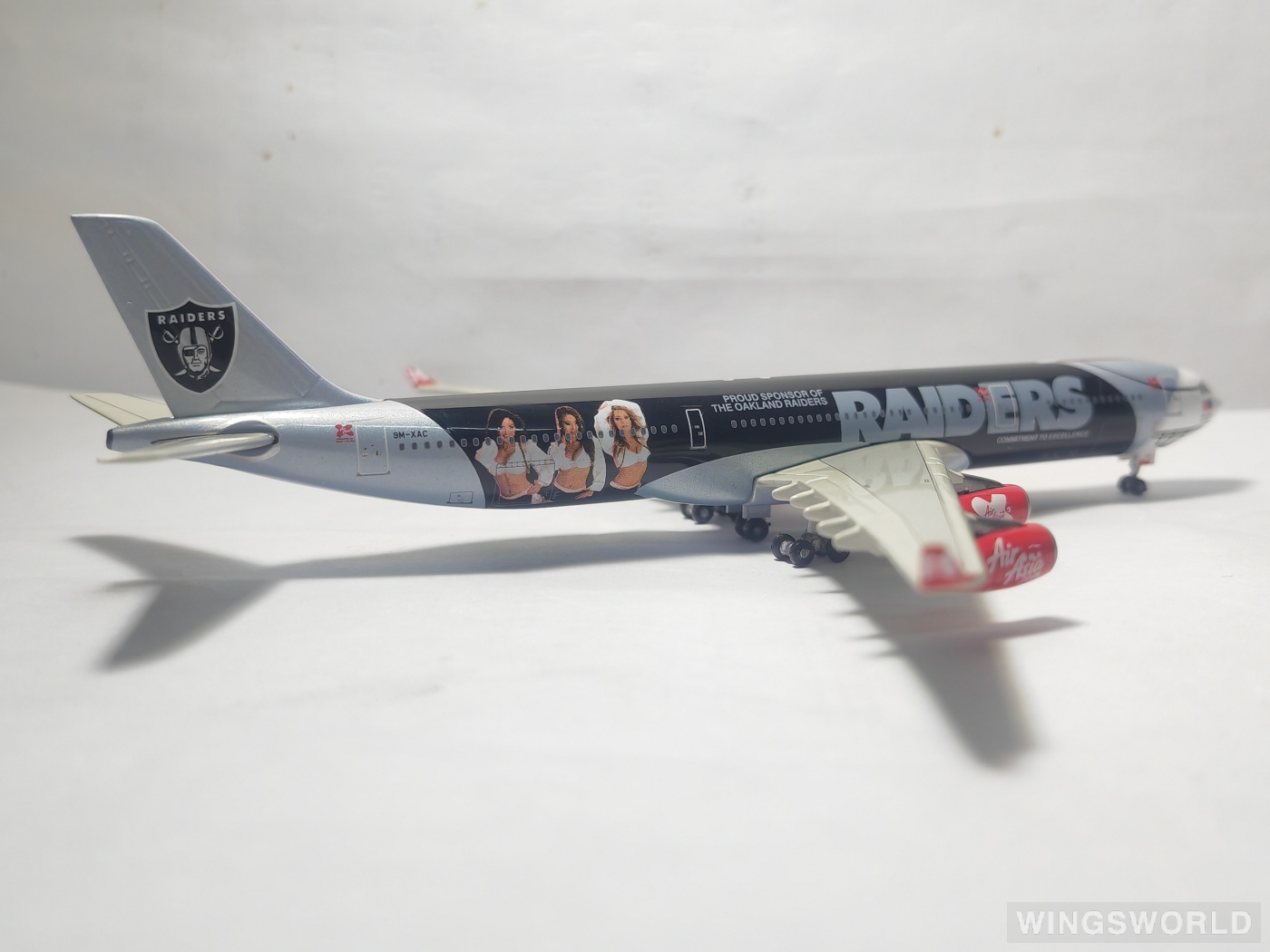 Phoenix 1:400 PH10338 AirAsia 亚洲航空 Airbus A340-300 9M-XAC