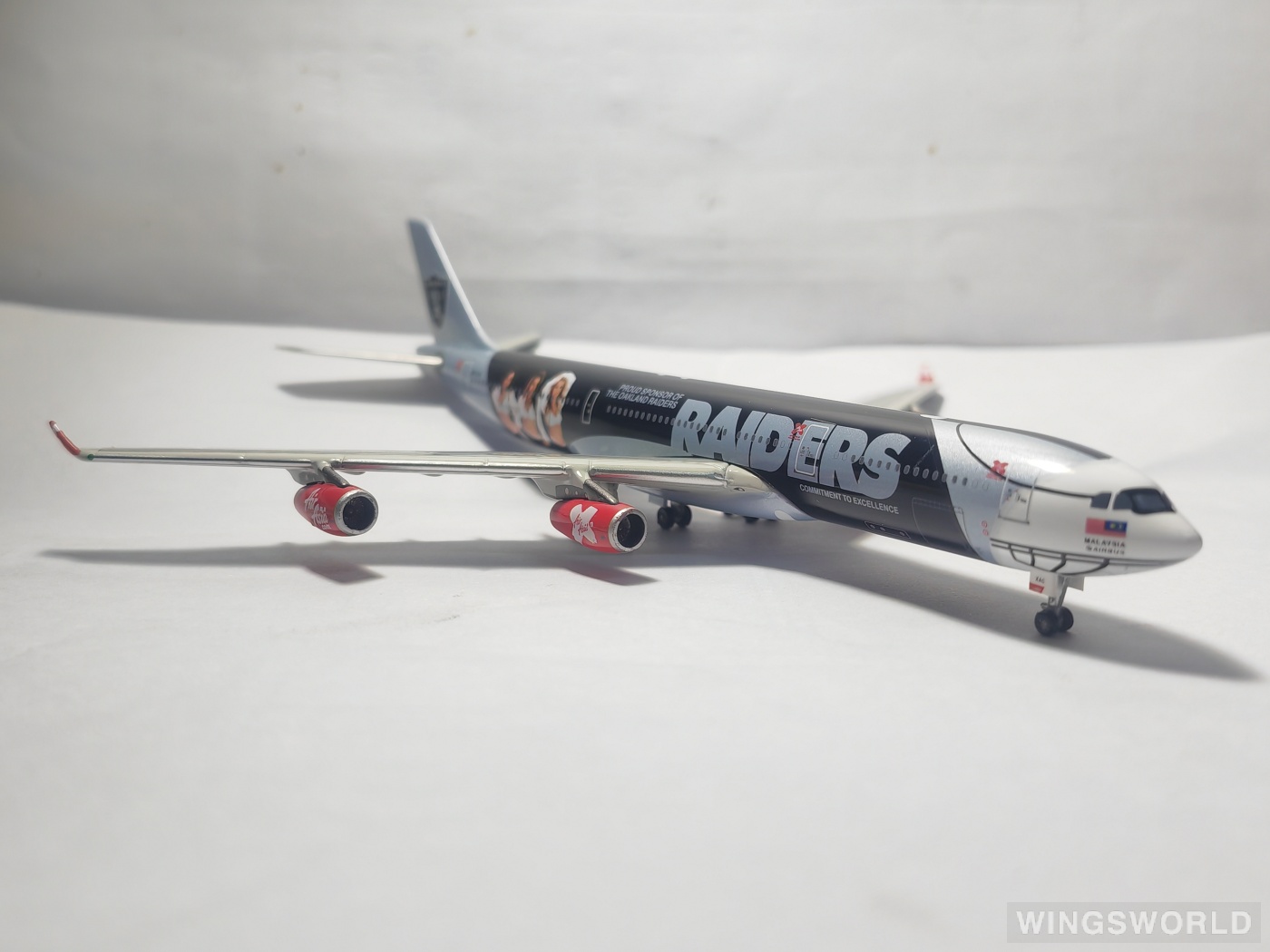 Phoenix 1:400 PH10338 AirAsia 亚洲航空 Airbus A340-300 9M-XAC