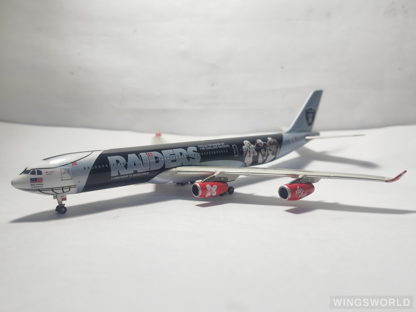 Phoenix 1:400 PH10338 AirAsia 亚洲航空 Airbus A340-300 9M-XAC