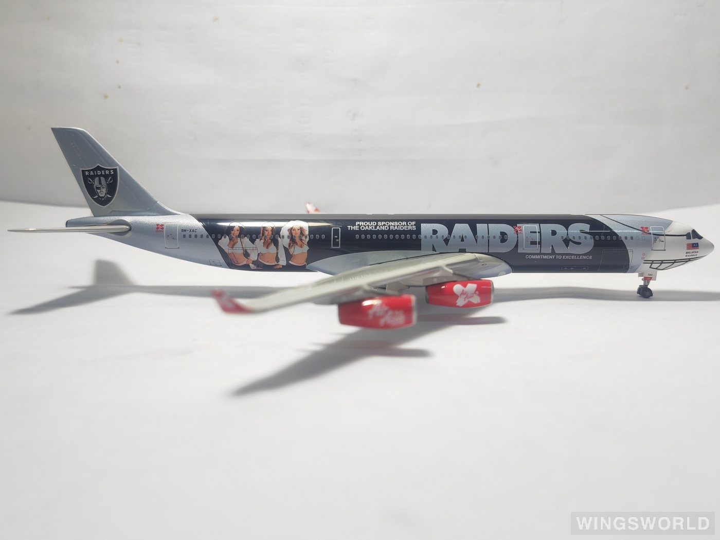 Phoenix 1:400 PH10338 AirAsia 亚洲航空 Airbus A340-300 9M-XAC