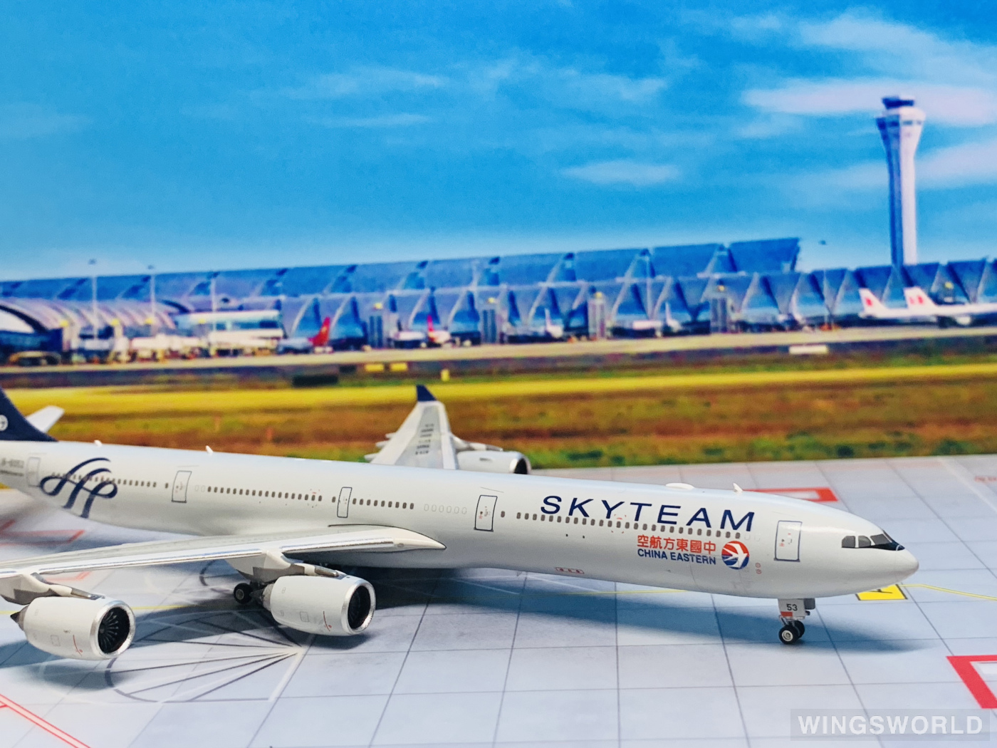 Phoenix 1:400 PH11931 China Eastern 中国东方航空 Airbus A340-600 B-6053