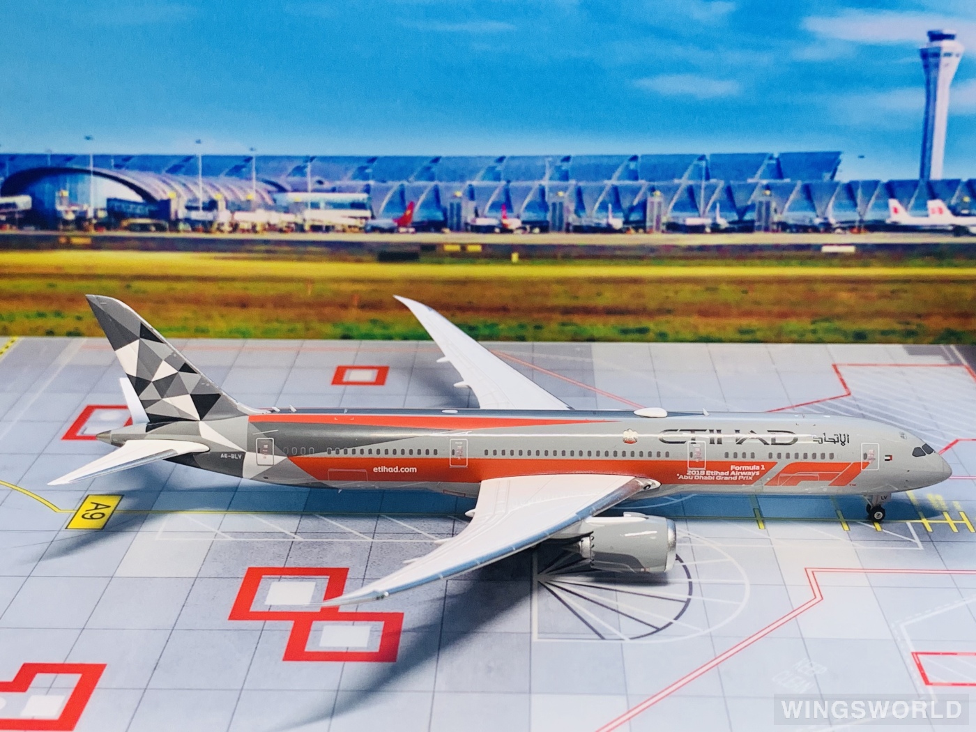 Phoenix 1:400 PH04243 Etihad Airways 阿提哈德航空 Boeing 787-9 A6-BLV