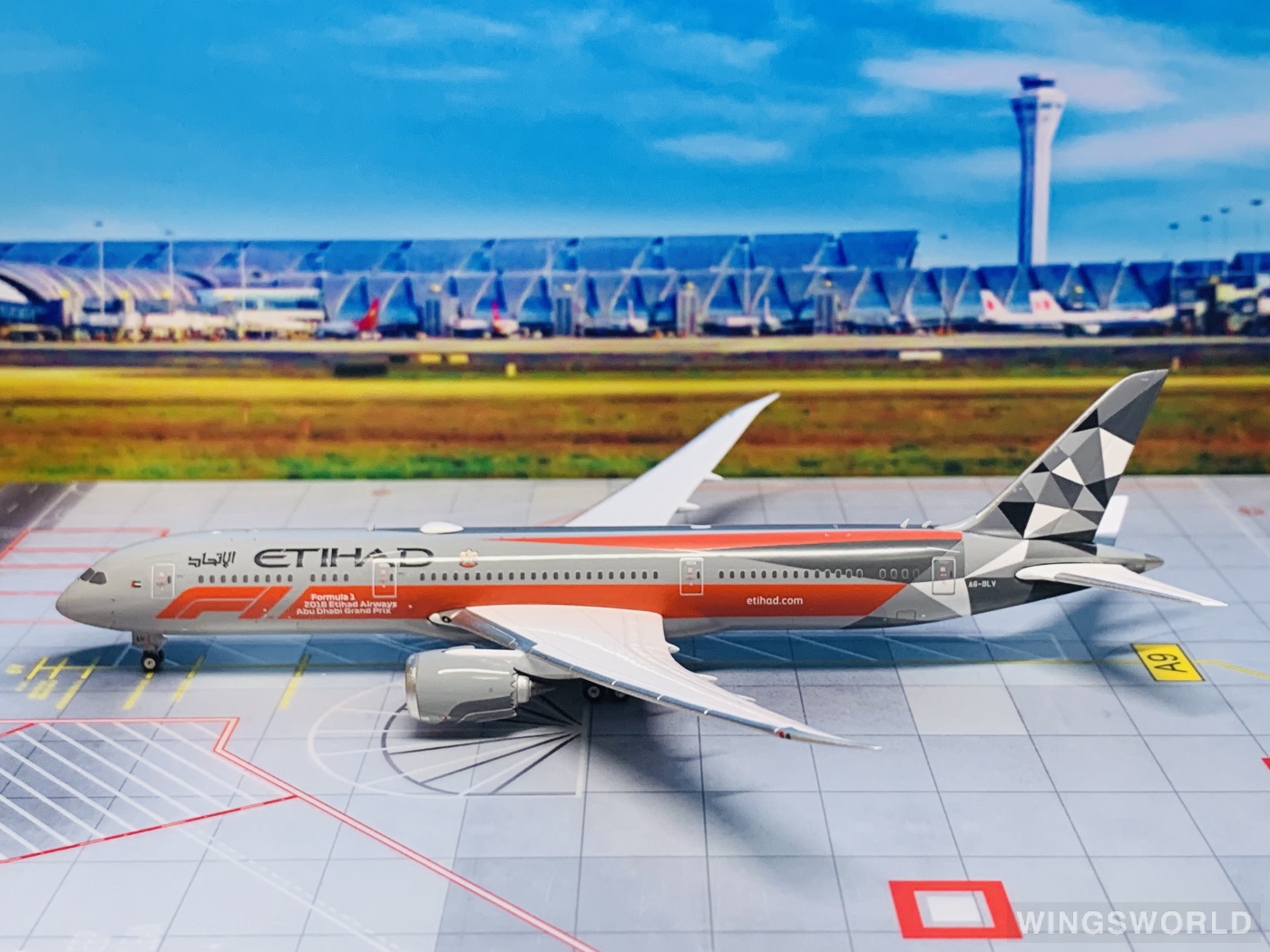 Phoenix 1:400 PH04243 Etihad Airways 阿提哈德航空 Boeing 787-9 A6-BLV