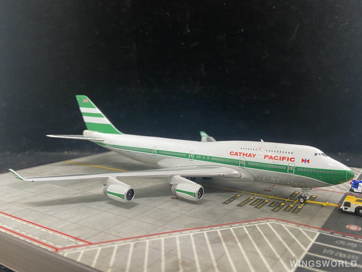 Phoenix 1:400 PH04392 Cathay Pacific 国泰航空 Boeing 747-400 VR-HOP