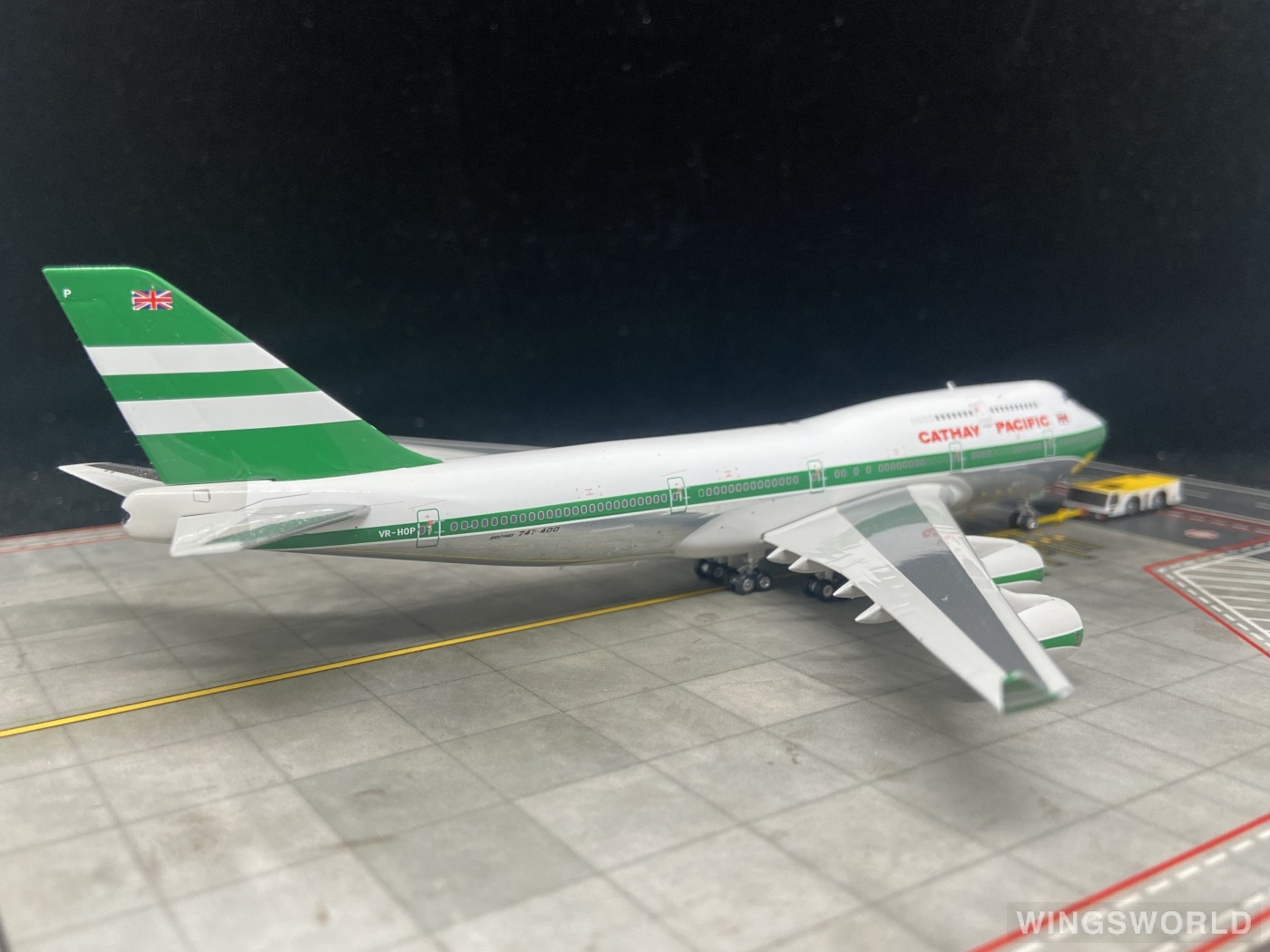 Phoenix 1:400 PH04392 Cathay Pacific 国泰航空 Boeing 747-400 VR-HOP