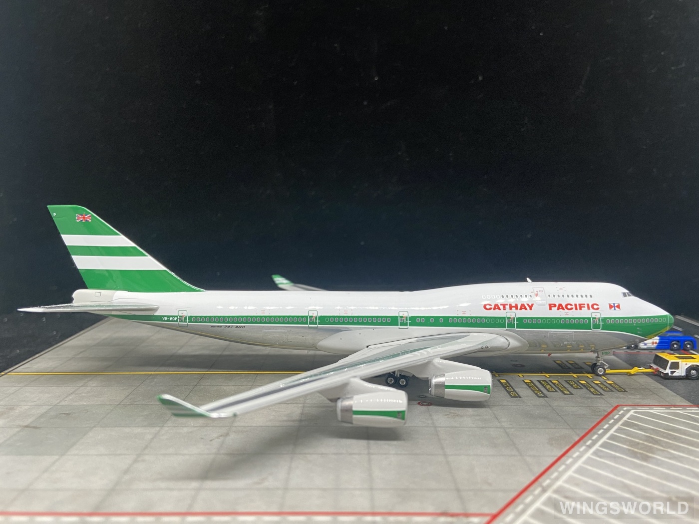 Phoenix 1:400 PH04392 Cathay Pacific 国泰航空 Boeing 747-400 VR-HOP