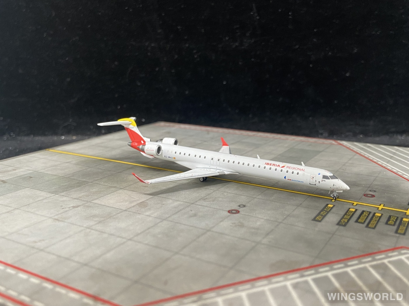 Geminijets 1:400 GJIBE2196 Iberia 西班牙国家航空 Bombardier CRJ100 EC-MVZ