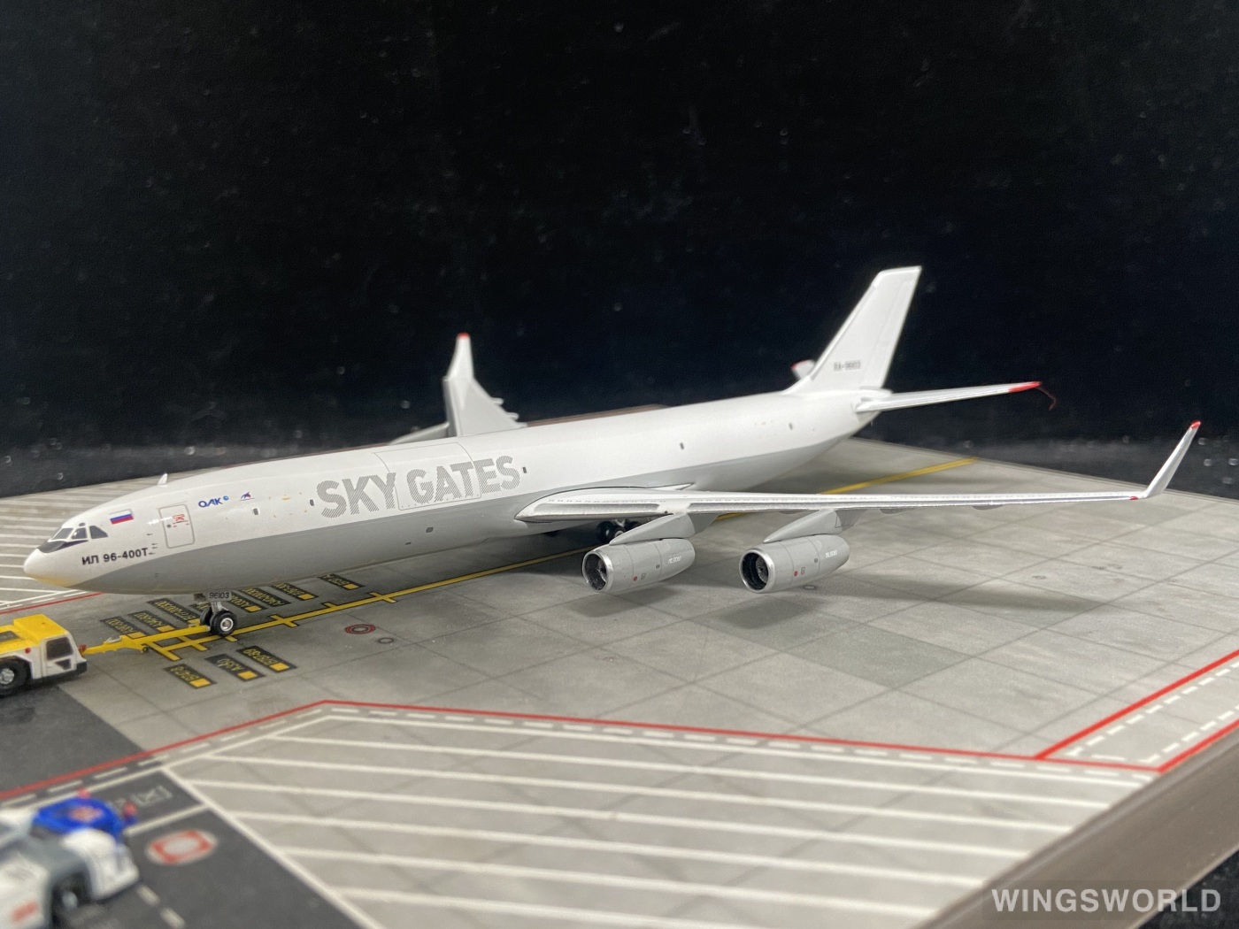 Phoenix 1:400 PH11936 Sky Gates Airlines Ilyushin Il-96 RA-96103
