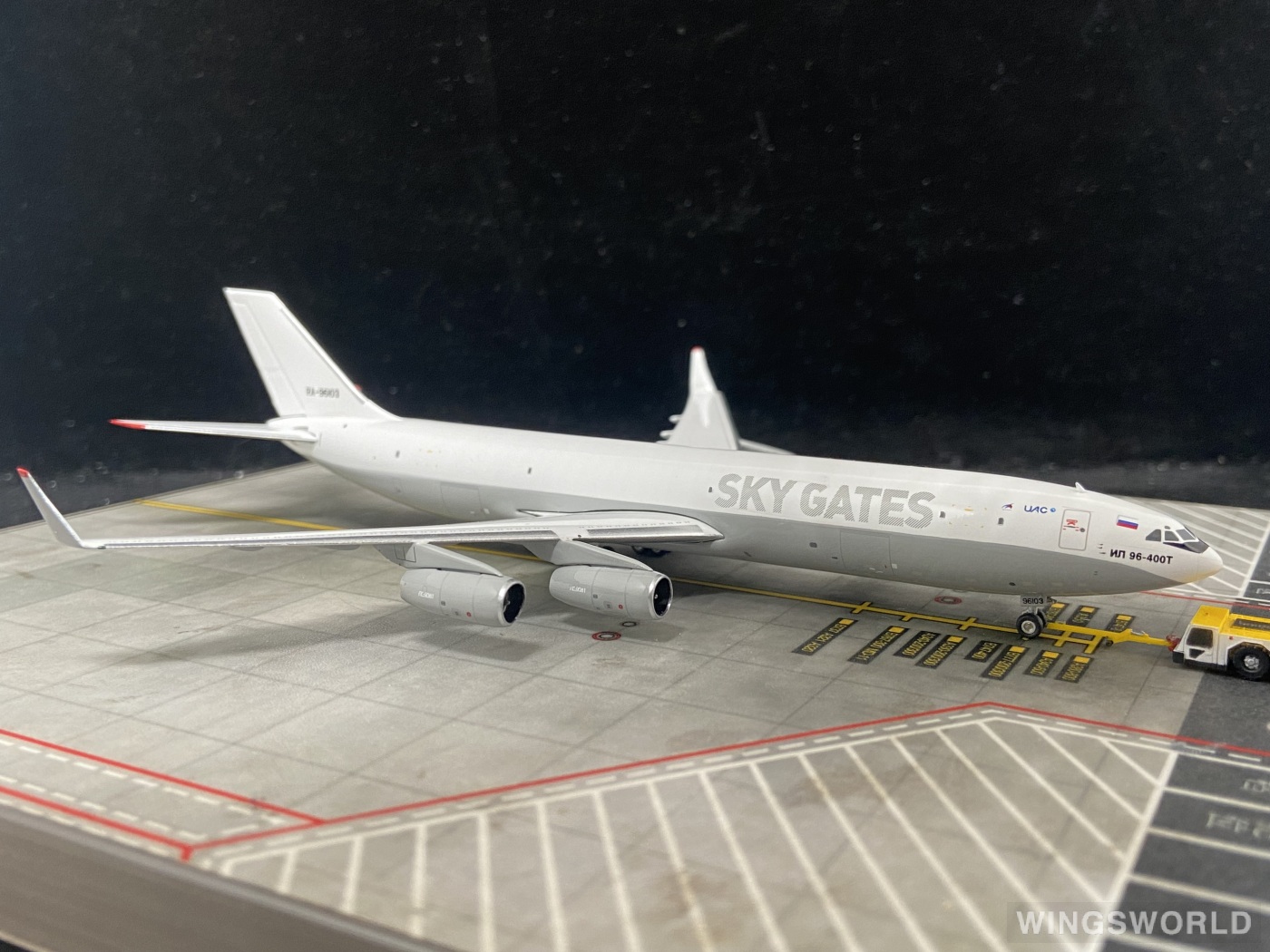 Phoenix 1:400 PH11936 Sky Gates Airlines Ilyushin Il-96 RA-96103
