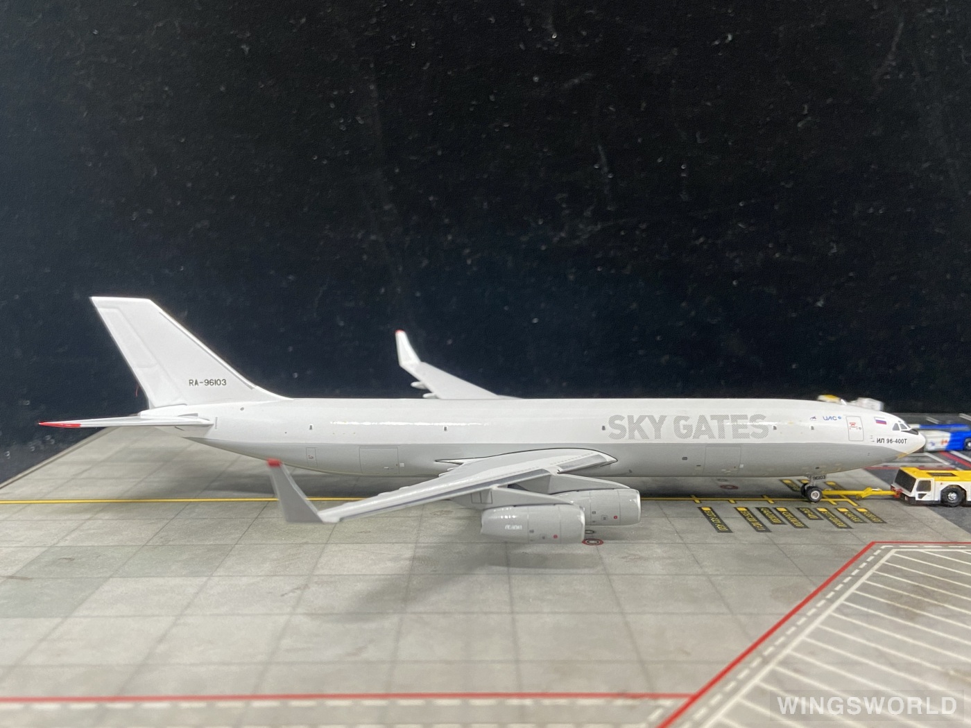 Phoenix 1:400 PH11936 Sky Gates Airlines Ilyushin Il-96 RA-96103