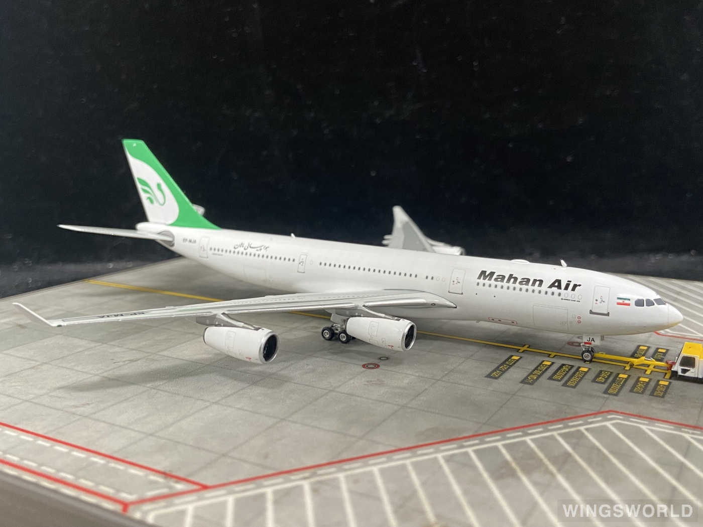 Phoenix 1:400 PH11929 Mahan Air 马汉航空 Airbus A340-200 EP-MJA