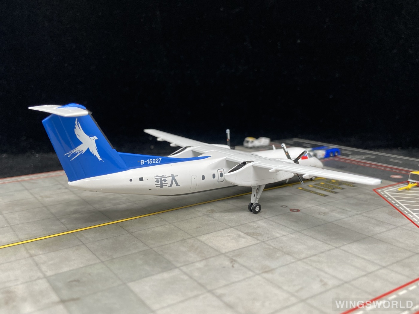 ALBATROS 1:200 ALB2GCA237 Great China 大华航空 Bombardier Dash 8-300 B-15227