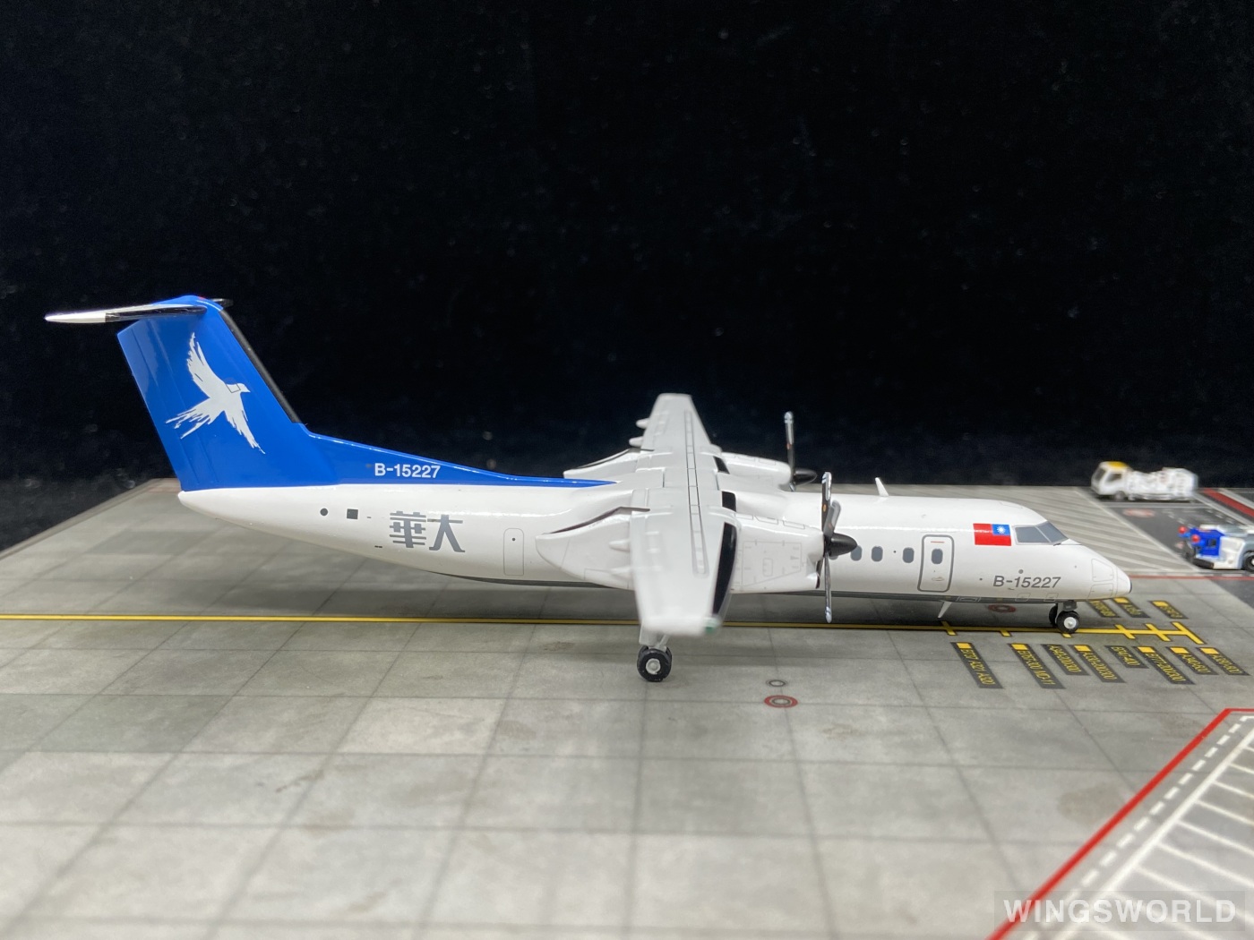 ALBATROS 1:200 ALB2GCA237 Great China 大华航空 Bombardier Dash 8-300 B-15227
