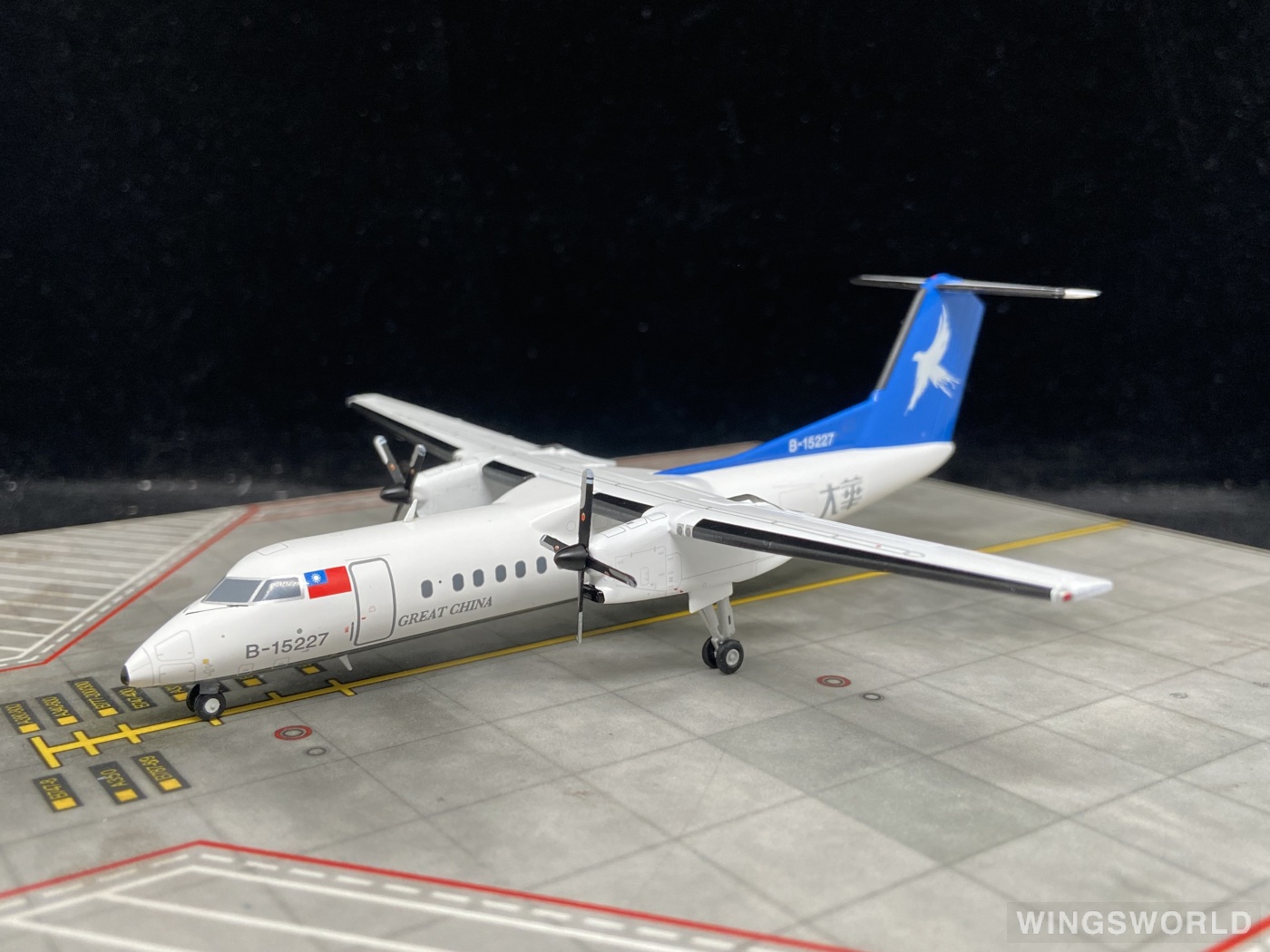 ALBATROS 1:200 ALB2GCA237 Great China 大华航空 Bombardier Dash 8-300 B-15227