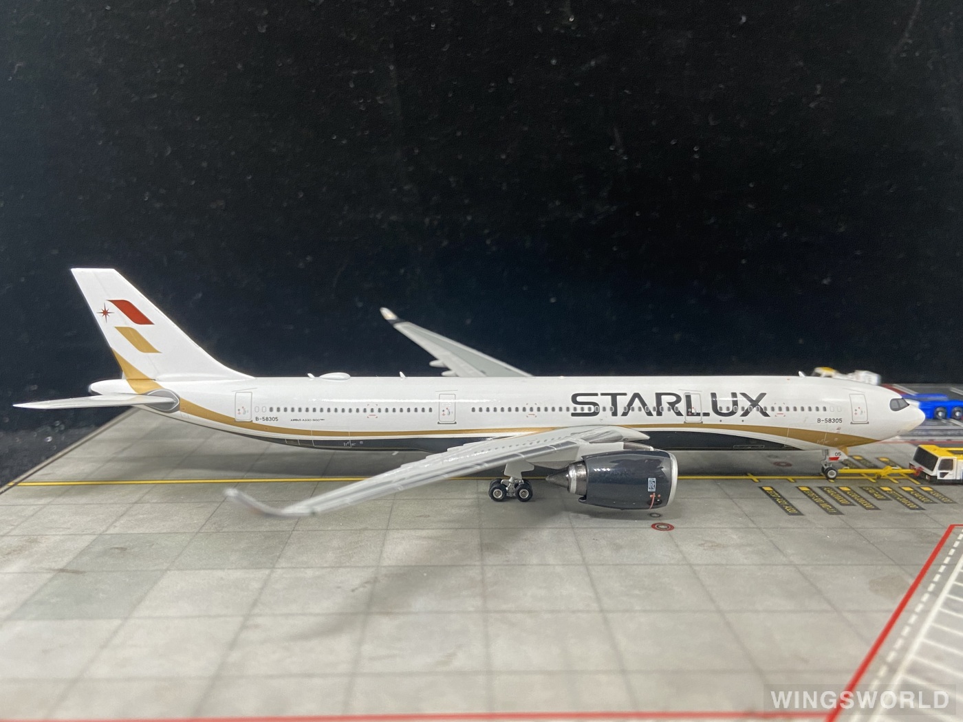 Phoenix 1:400 PH11928 Starlux Airlines 星宇航空  Airbus A330-900neo B-58305