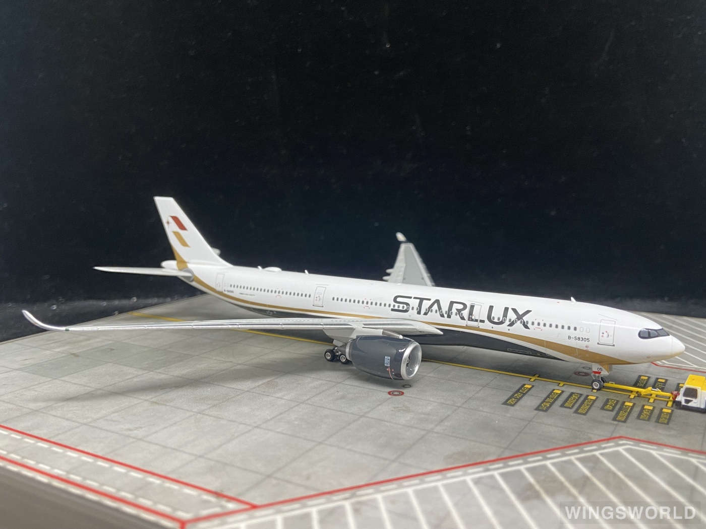 Phoenix 1:400 PH11928 Starlux Airlines 星宇航空  Airbus A330-900neo B-58305