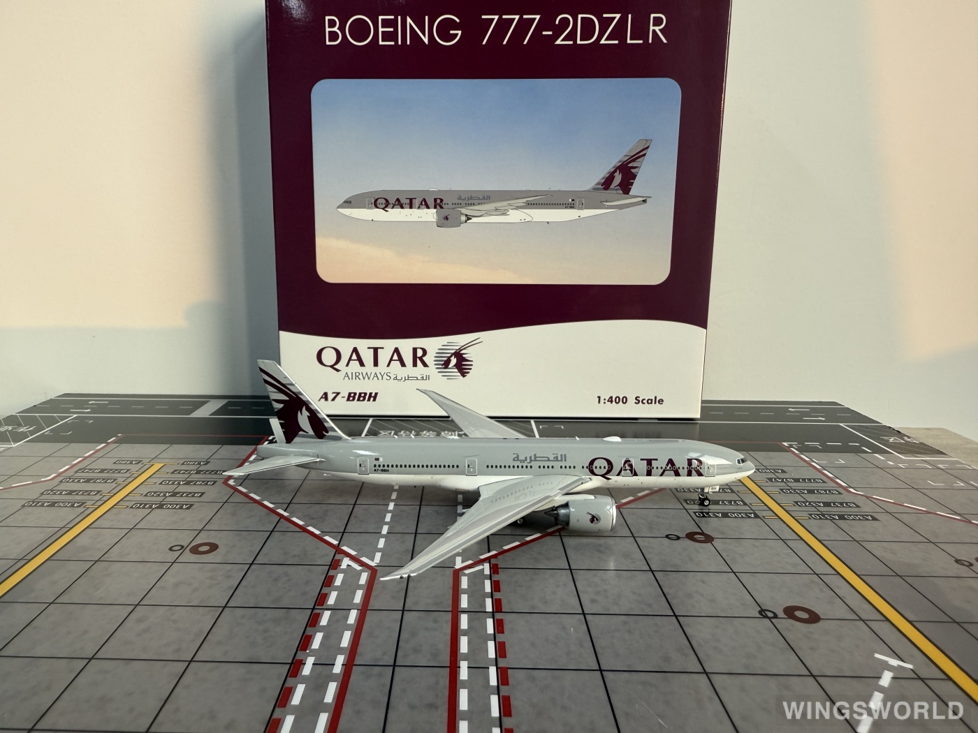 Phoenix 1:400 PH04548 Qatar 卡塔尔航空 Boeing 777-200LR A7-BBH