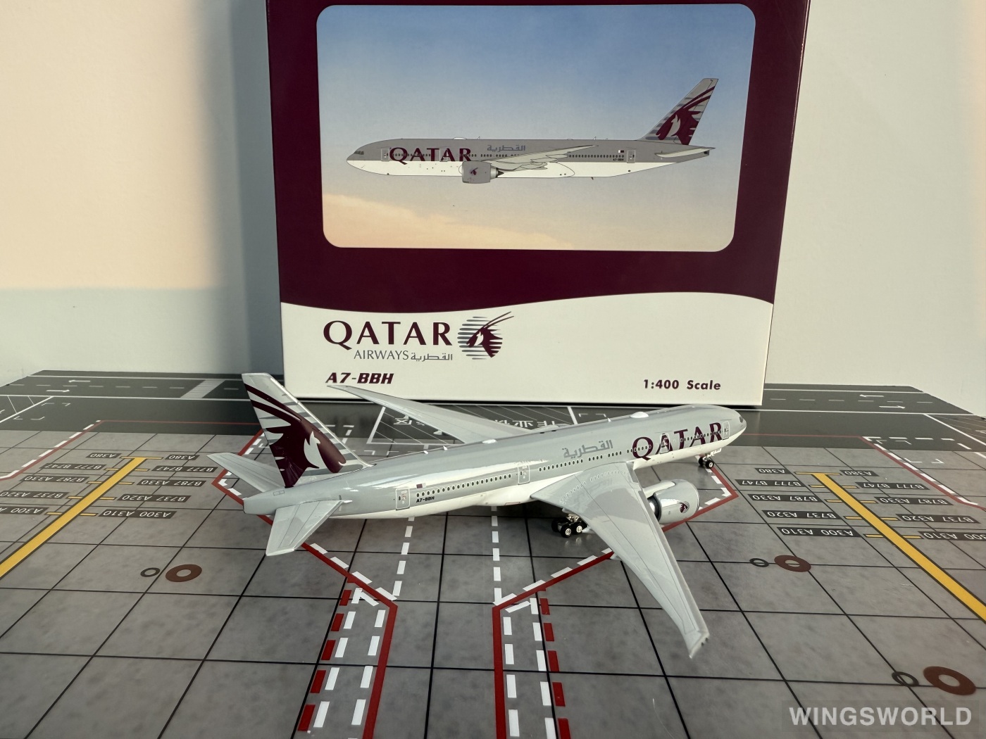 Phoenix 1:400 PH04548 Qatar 卡塔尔航空 Boeing 777-200LR A7-BBH