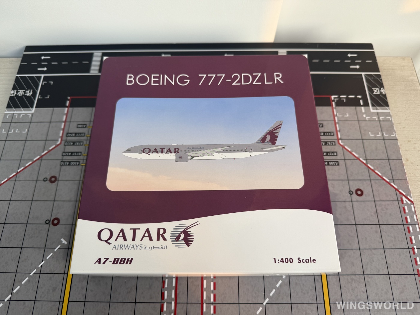 Phoenix 1:400 PH04548 Qatar 卡塔尔航空 Boeing 777-200LR A7-BBH