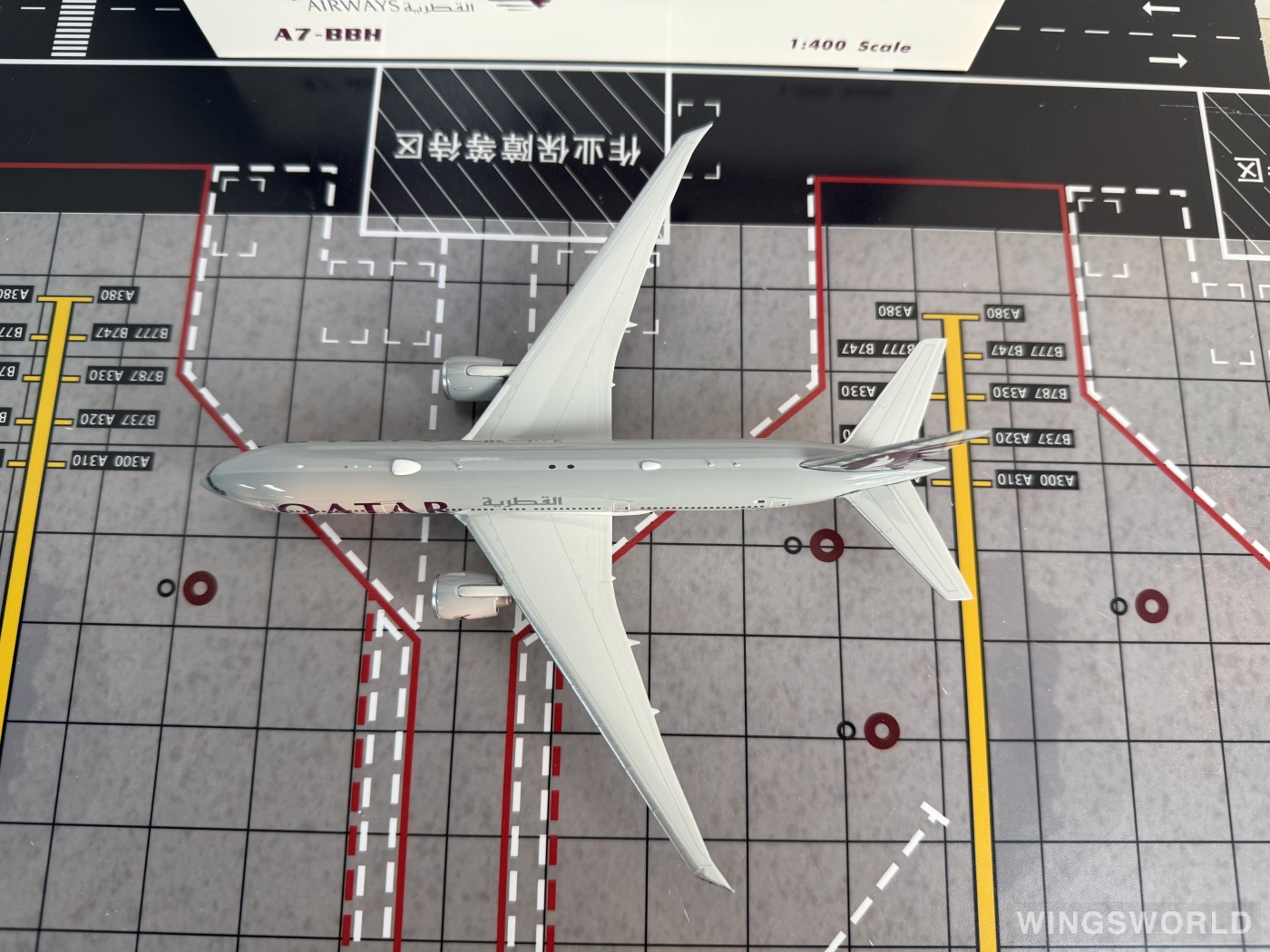 Phoenix 1:400 PH04548 Qatar 卡塔尔航空 Boeing 777-200LR A7-BBH