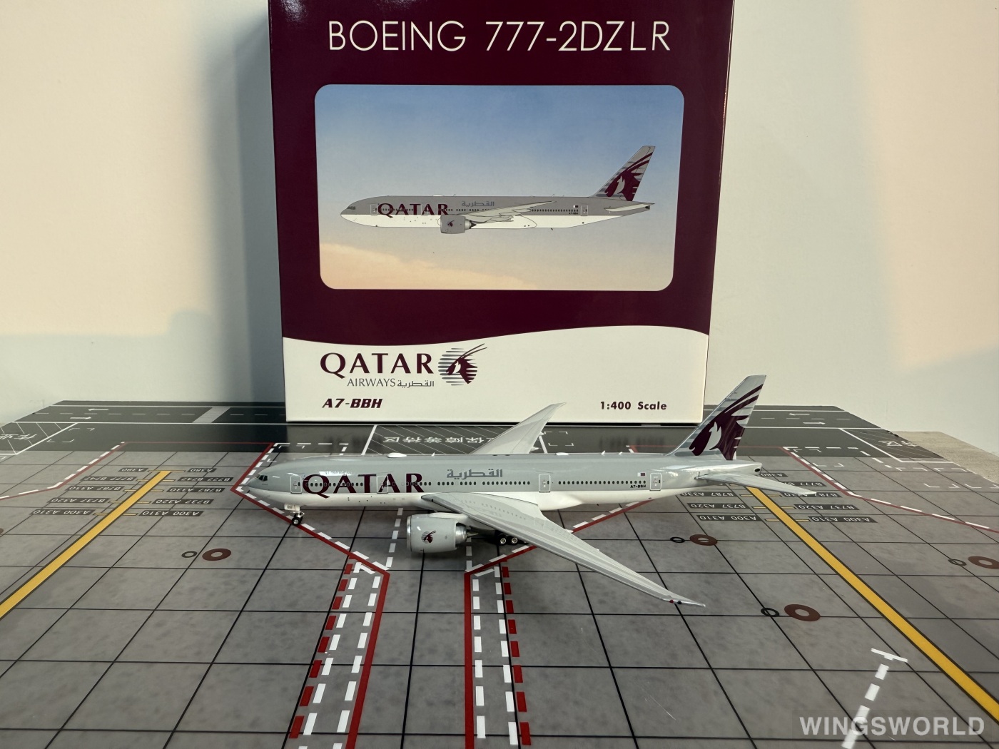 Phoenix 1:400 PH04548 Qatar 卡塔尔航空 Boeing 777-200LR A7-BBH