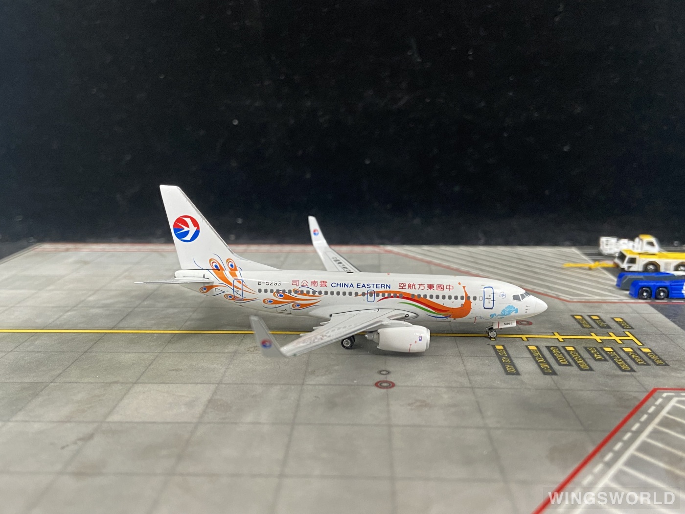 Phoenix 1:400 PH10741 China Eastern 中国东方航空 Boeing 737-700 B-5293