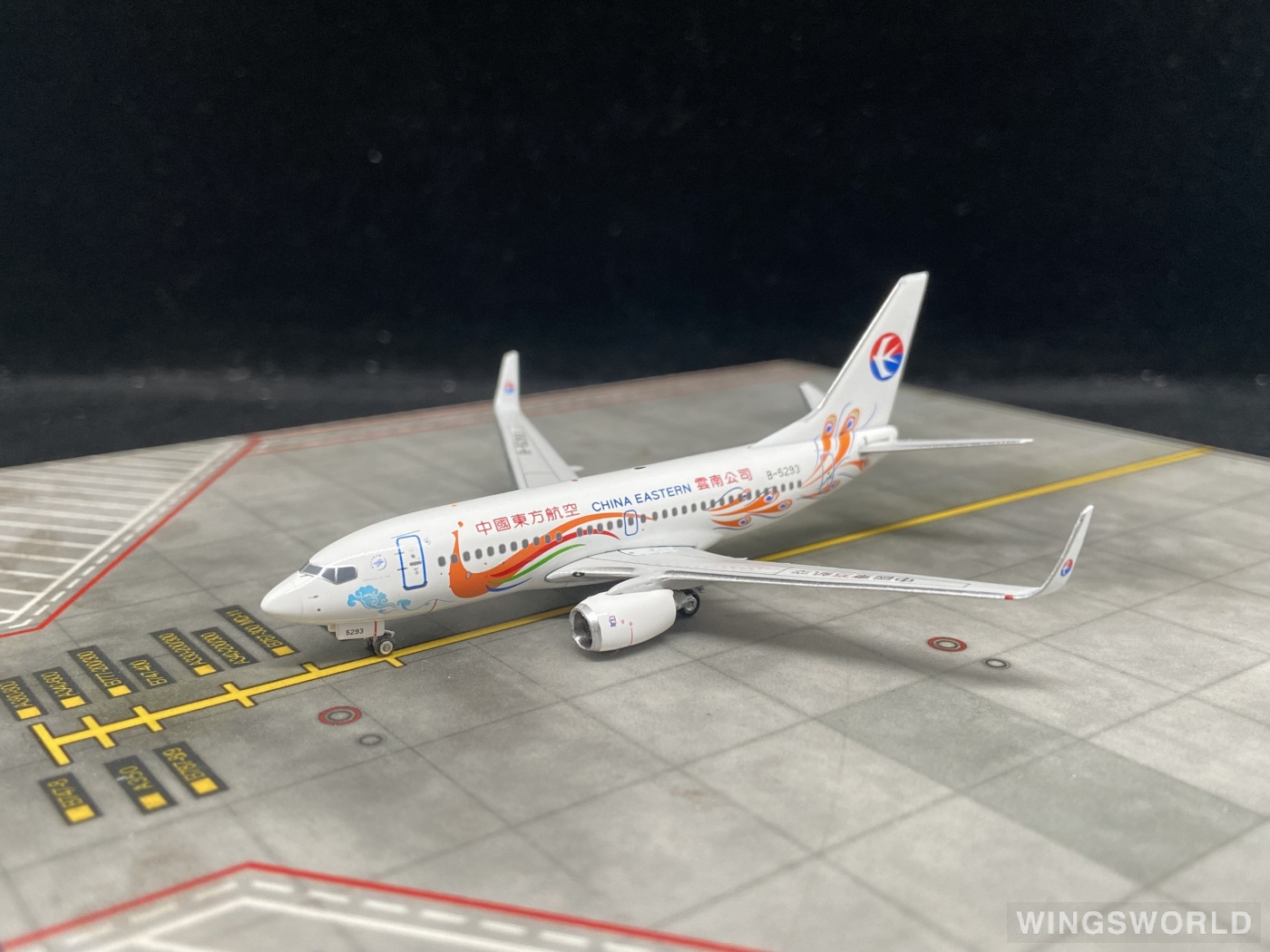 Phoenix 1:400 PH10741 China Eastern 中国东方航空 Boeing 737-700 B-5293