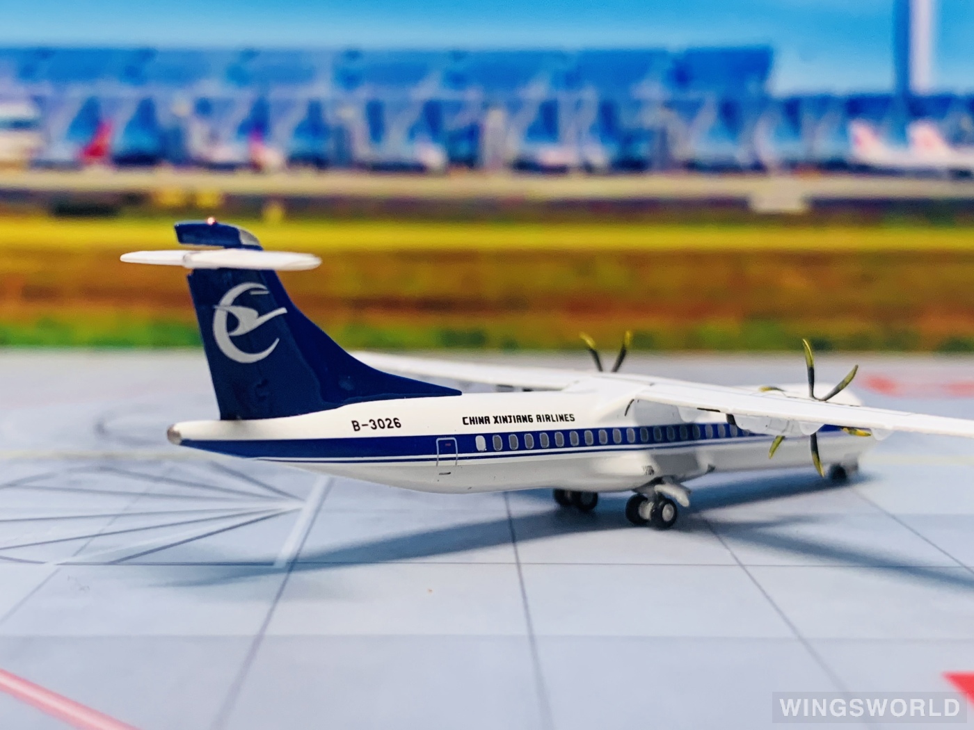 YU MODEL 1:400 YU26001 China Xinjiang Airlines 中国新疆航空 ATR 72 B-3026