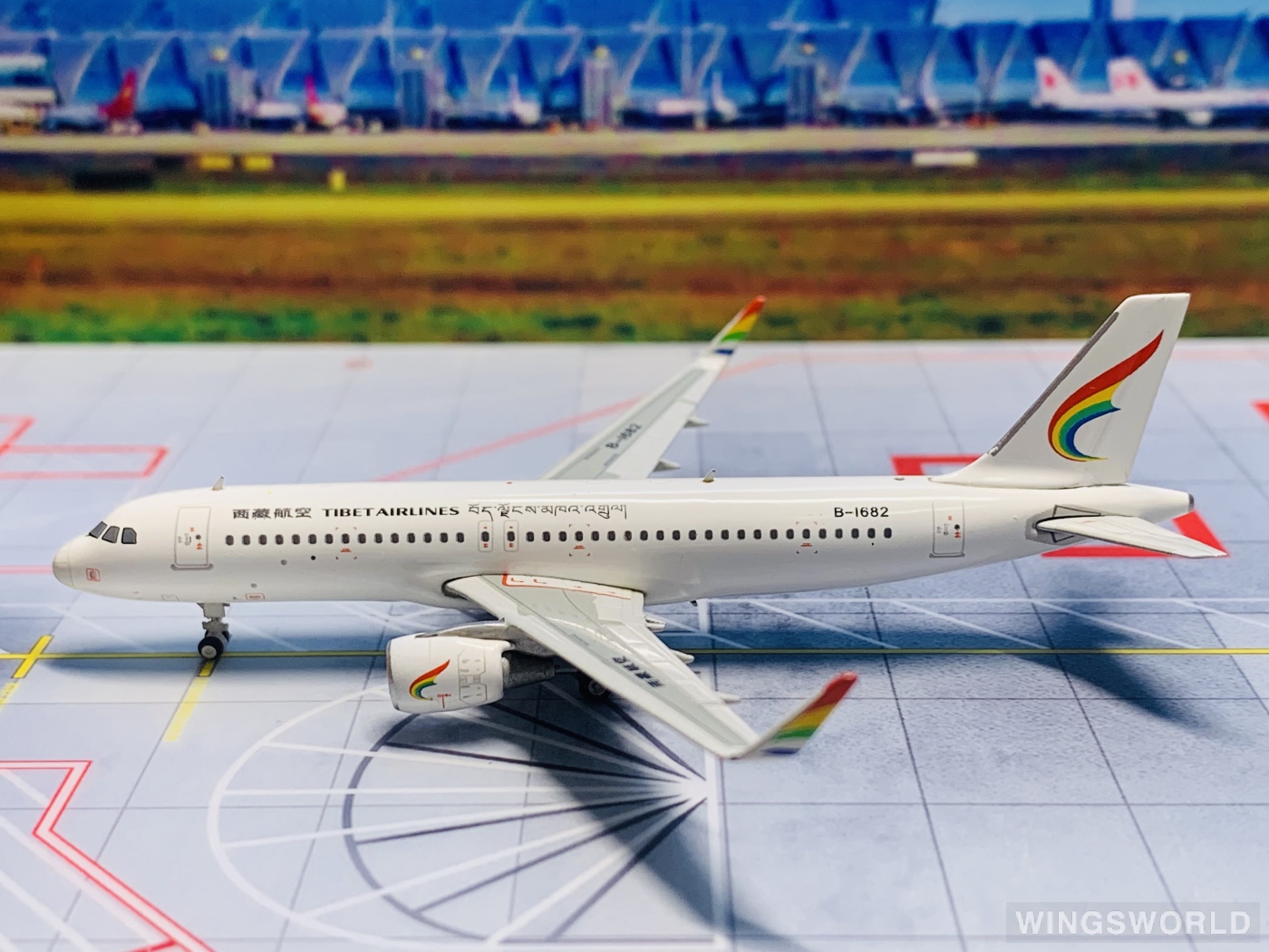 Phoenix 1:400 PH11228 Tibet Airlines 西藏航空 Airbus A320 B-1682