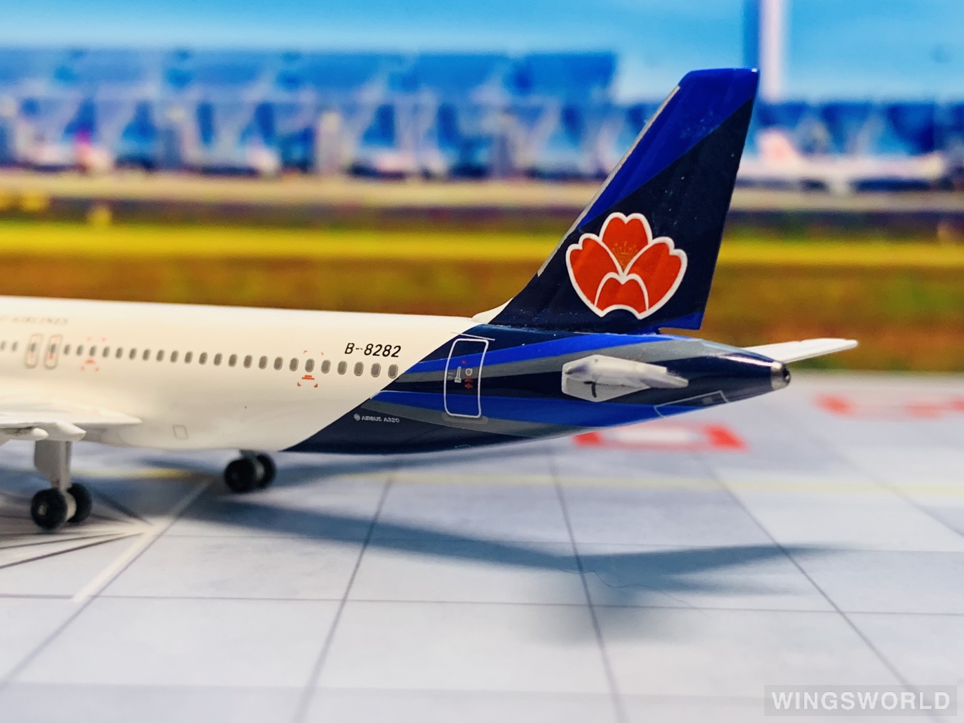 Pandamodel 1:400 PM-B-8282 Qingdao Airlines 青岛航空 Airbus A320 B-8282