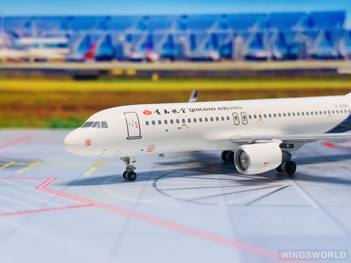 Pandamodel 1:400 PM-B-8282 Qingdao Airlines 青岛航空 Airbus A320 B-8282