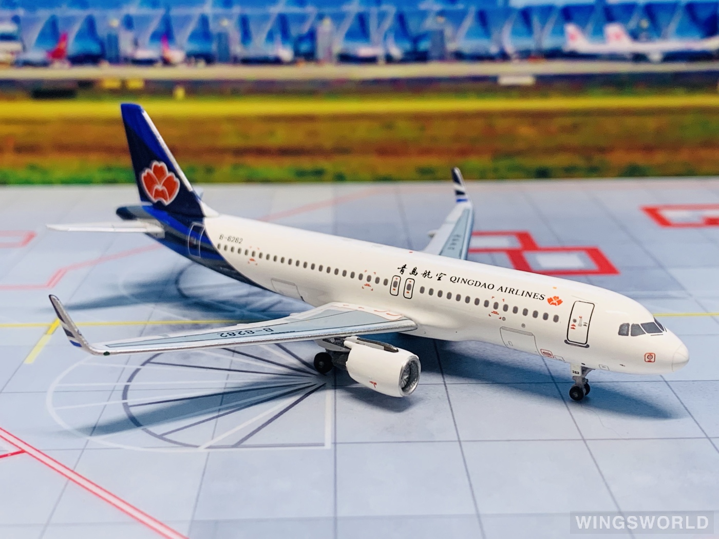 Pandamodel 1:400 PM-B-8282 Qingdao Airlines 青岛航空 Airbus A320 B-8282