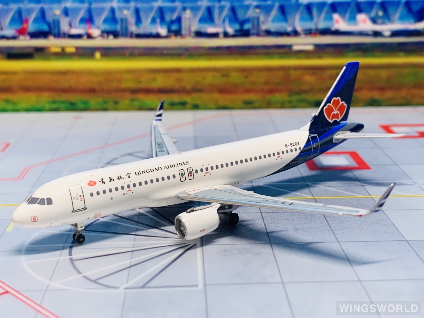 Pandamodel 1:400 PM-B-8282 Qingdao Airlines 青岛航空 Airbus A320 B-8282