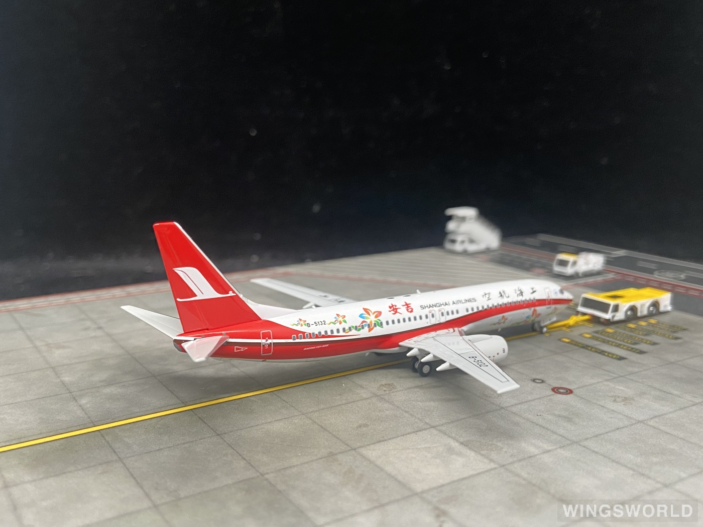 NGmodels 1:400 NG58182 Shanghai Airlines 上海航空 Boeing 737-800 B-5132