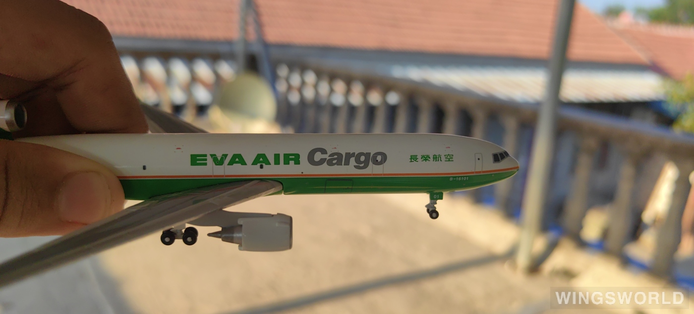 Phoenix 1:400 PH04178 EVA Air 长荣航空 McDonnell Douglas MD-11 B-16112