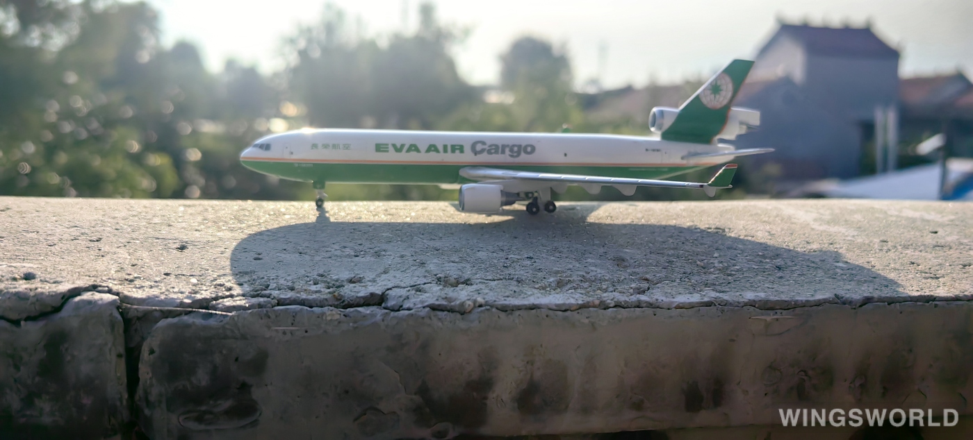 Phoenix 1:400 PH04178 EVA Air 长荣航空 McDonnell Douglas MD-11 B-16112