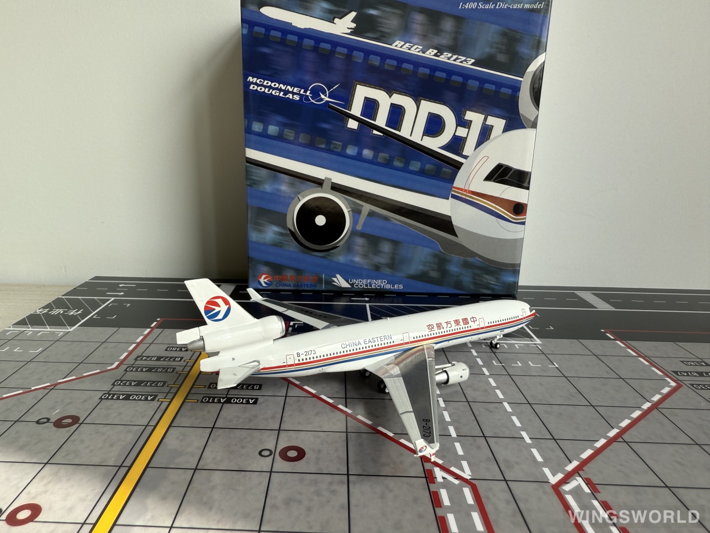 Undefined Collectibles 1:400 McDonnell Douglas MD-11 China
