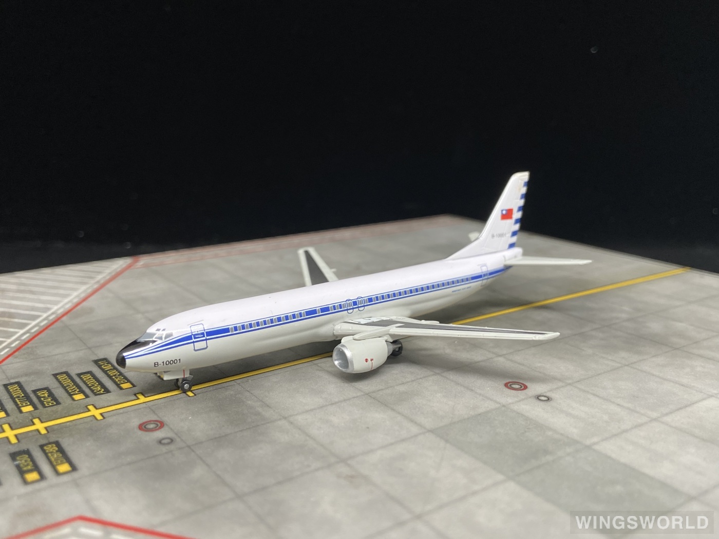 Dragon Models 1:400 55355-2 ROCAF 中国台湾空军 Boeing 737-400 B-10001