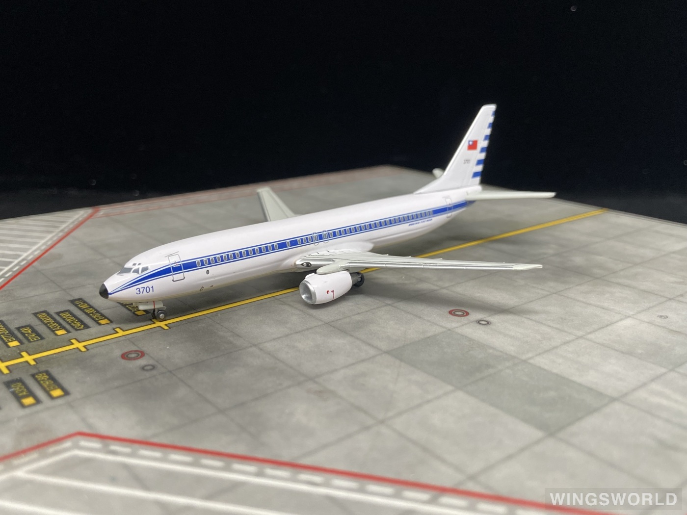 Dragon Models 1:400 55355-1 ROCAF 中国台湾空军 Boeing 737-800 3701
