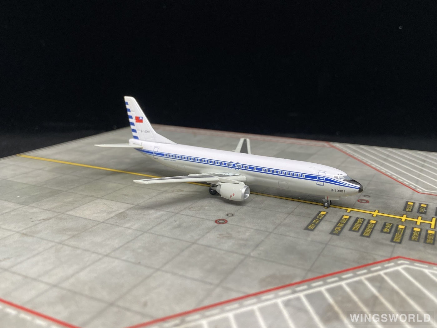 Dragon Models 1:400 55355-2 ROCAF 中国台湾空军 Boeing 737-400 B-10001