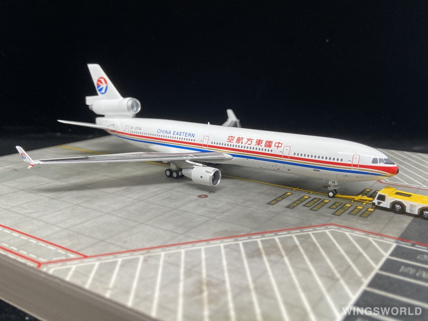 Undefined Collectibles 1:400 UC11MUA5 China Eastern 中国东方航空 McDonnell Douglas MD-11 B-2174