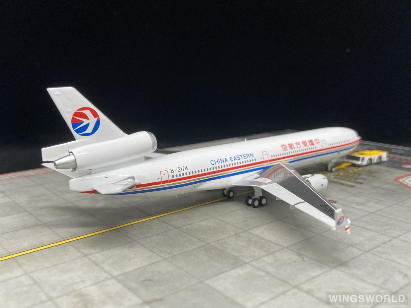 Undefined Collectibles 1:400 UC11MUA5 China Eastern 中国东方航空 McDonnell Douglas MD-11 B-2174